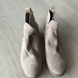 Dolce Vita | Tan Ankle Booties | Size 7.5